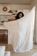Load image into Gallery viewer, Ari Blanket Single Cuddle Size in Neutral Animal