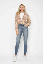Load image into Gallery viewer, JUDY BLUE Tummy Control Contrast Wash Skinny Jeans