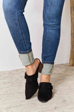 Load image into Gallery viewer, Everyday Dreams Pointed-Toe Braided Trim Mules