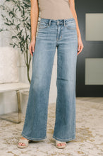 Load image into Gallery viewer, JUDY BLUE Adrian Mid Rise Retro Wide Leg Jeans