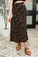 Load image into Gallery viewer, Crisp Kiss Midi Skirt in Rust, White and Black