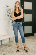 Load image into Gallery viewer, JUDY BLUE Deborah Mid Rise Capri