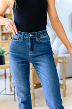 Load image into Gallery viewer, JUDY BLUE Downtown High Rise Boyfriend Jeans