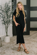 Load image into Gallery viewer, Fix You Right Up Short Sleeve Midi Dress in Black