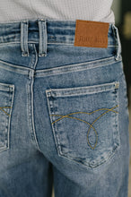 Load image into Gallery viewer, JUDY BLUE Holly Mid Rise Straight Jeans