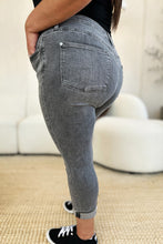 Load image into Gallery viewer, JUDY BLUE Button Fly High Waist Cuffed Capris