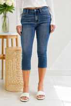 Load image into Gallery viewer, JUDY BLUE Midtown Capri Jeans