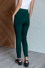 Load image into Gallery viewer, Magic Skinny 28" Pants in Hunter Green