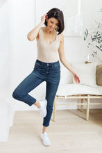 Load image into Gallery viewer, JUDY BLUE Mid-Rise Relaxed Fit Mineral Wash Jeans