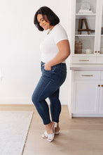 Load image into Gallery viewer, JUDY BLUE Mid-Rise Relaxed Fit Mineral Wash Jeans