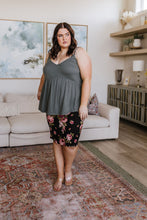 Load image into Gallery viewer, Perfectly Pristine Floral Pencil Skirt
