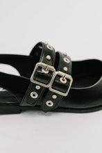 Load image into Gallery viewer, Pop of Color Pointy Toe Slip On in Black