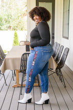 Load image into Gallery viewer, JUDY BLUE Rio Western Print Relaxed Jeans