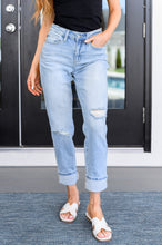 Load image into Gallery viewer, JUDY BLUE Sam Mid Rise Star Pocket Boyfriend Jeans