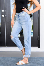Load image into Gallery viewer, JUDY BLUE Sam Mid Rise Star Pocket Boyfriend Jeans
