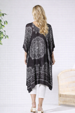 Load image into Gallery viewer, Serene Pattern Kimono