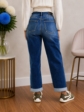 Load image into Gallery viewer, JUDY BLUE Simply Yours Boyfriend Jeans