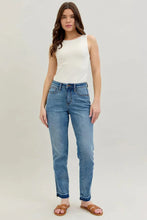 Load image into Gallery viewer, JUDY BLUE Mid Rise Rigid Magic Release Hem Jeans