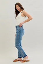Load image into Gallery viewer, JUDY BLUE Mid Rise Rigid Magic Release Hem Jeans