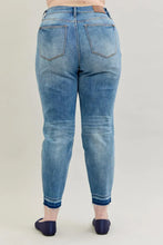 Load image into Gallery viewer, JUDY BLUE Mid Rise Rigid Magic Release Hem Jeans