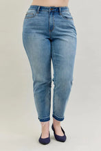 Load image into Gallery viewer, JUDY BLUE Mid Rise Rigid Magic Release Hem Jeans