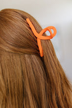 Load image into Gallery viewer, Claw Clip Set of 4 in Orange