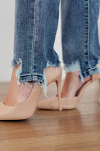 Load image into Gallery viewer, JUDY BLUE O'Hara Destroyed Straight Jeans