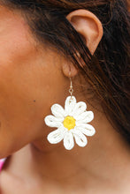Load image into Gallery viewer, Daisy Flower Straw  Dangle Earrings in Ivory
