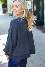 Load image into Gallery viewer, Weekend Ready Mineral Wash Rib Pullover Top in Charcoal
