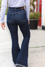 Load image into Gallery viewer, Judy Blue Dark Wash Raw Hem Jeans
