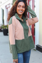 Load image into Gallery viewer, Winter Vibes Fleece Zip Up Cinched Hem Pullover in Taupe/Green
