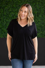 Load image into Gallery viewer, Sierra Pocket Short Sleeve Top in Black
