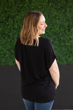 Load image into Gallery viewer, Sierra Pocket Short Sleeve Top in Black
