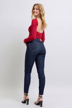 Load image into Gallery viewer, Judy Blue Heart Shaped Back Pockets Skinny Jeans
