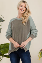 Load image into Gallery viewer, High-Low Contrast Round Neck Sweatshirt
