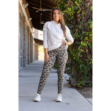 Load image into Gallery viewer, The Bianca - Leopard Bats Leggings - Luxe Leggings by Julia Rose®
