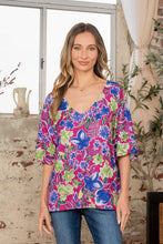 Load image into Gallery viewer, V-Neck Floral Half Sleeve Top
