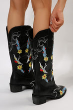 Load image into Gallery viewer, Embroidered Point Toe Block Heel Boots
