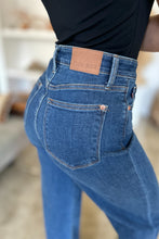 Load image into Gallery viewer, Judy Blue High Rise Straight Jeans
