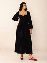 Load image into Gallery viewer, Sweetheart Neck Long Sleeve Midi Dress
