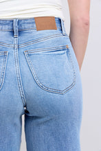 Load image into Gallery viewer, Judy Blue Wide Leg Jeans with Pockets
