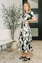 Load image into Gallery viewer, Art Show Puff Sleeve Midi Dress

