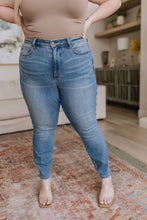 Load image into Gallery viewer, Betsy High Rise Control Top Shield Pocket Skinny Jeans by Judy Blue
