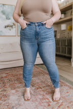 Load image into Gallery viewer, Betsy High Rise Control Top Shield Pocket Skinny Jeans by Judy Blue
