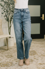 Load image into Gallery viewer, JUDY BLUE Carlie High Waist Straight Jean in Everyday Indigo

