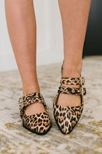 Load image into Gallery viewer, Catwalk Buckle Pointy Toe Flats
