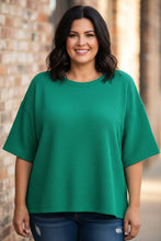 Load image into Gallery viewer, Textured Horizon Hi-Low Double Knit Tee in Kelly Green
