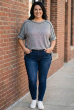 Load image into Gallery viewer, Latte Break Melange Hacci Hi-low Tee
