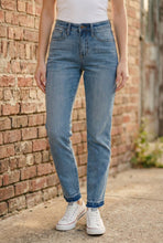 Load image into Gallery viewer, JUDY BLUE Mid Rise Rigid Magic Release Hem Jeans
