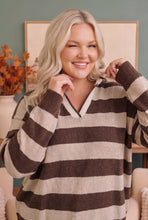 Load image into Gallery viewer, Preppy and Relaxed Knit Pullover
